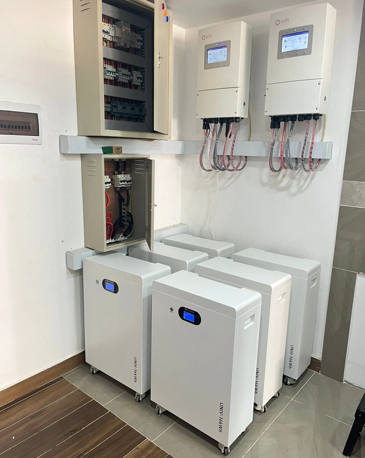 EASYWAY UNIV-16kW free-standing low voltage system with Solis S6 inverter